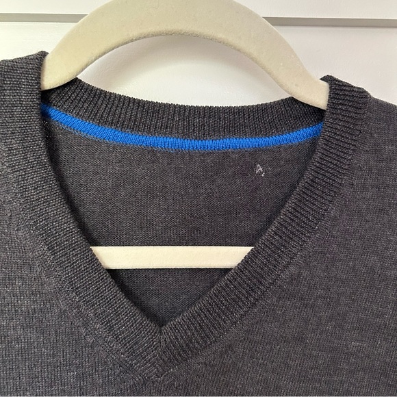 Merino V neck Grey sweater - Picture 2 of 4